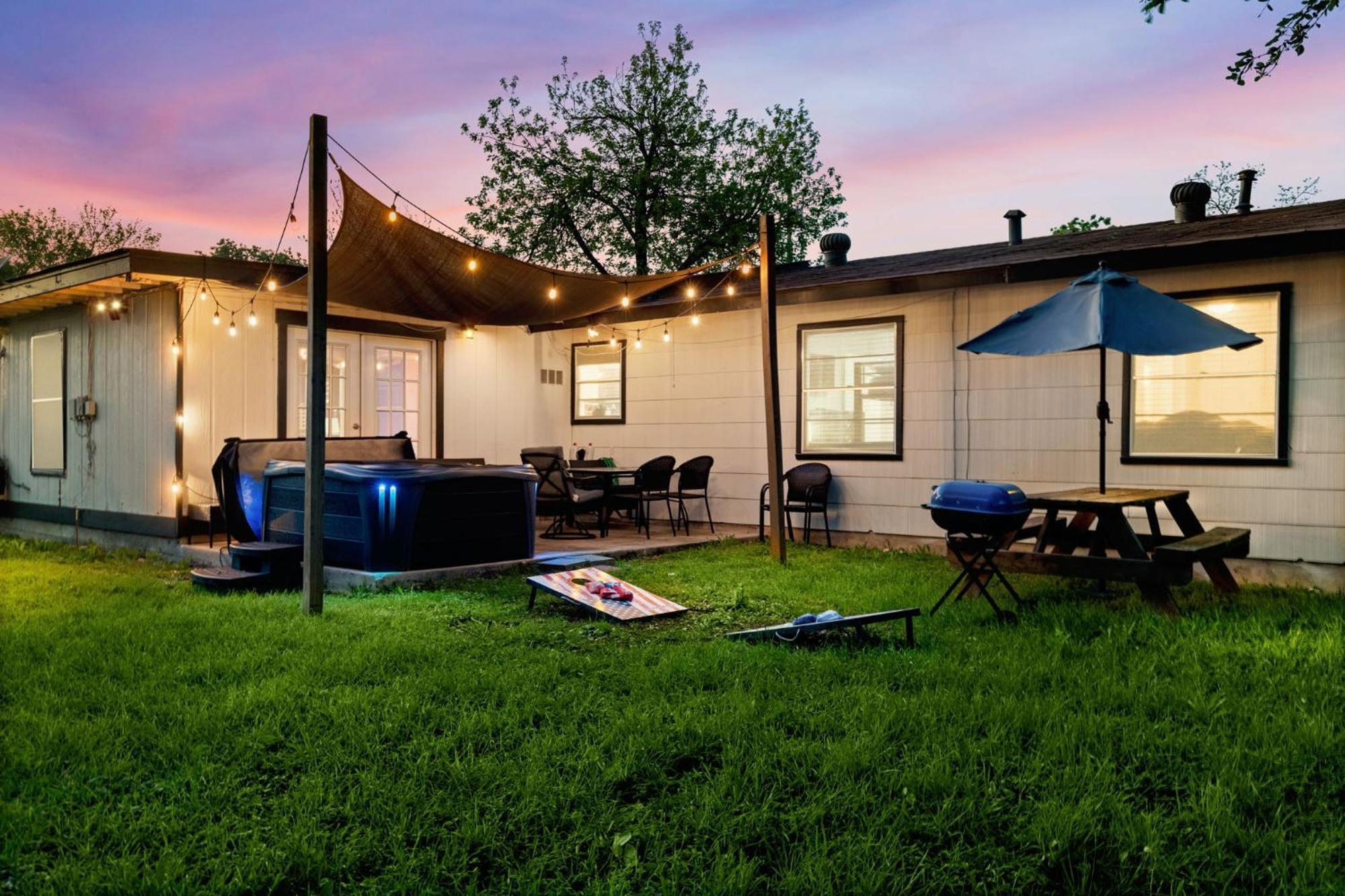 Cozy 3 Bedroom With Hot Tub 2 Min Away From Lackland San Antonio Eksteriør bilde