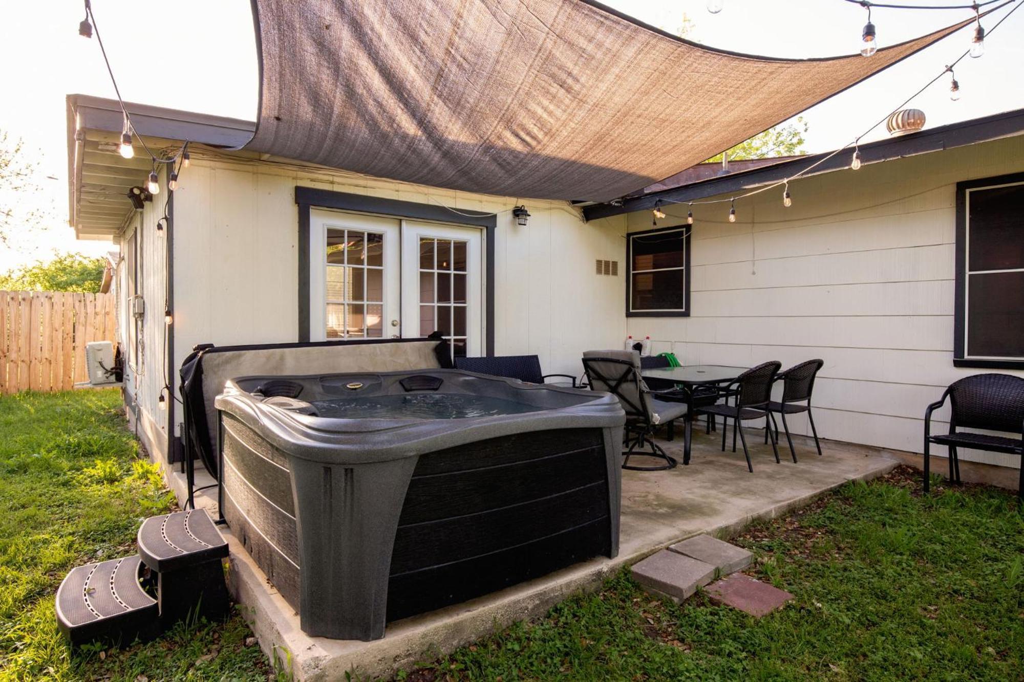 Cozy 3 Bedroom With Hot Tub 2 Min Away From Lackland San Antonio Eksteriør bilde